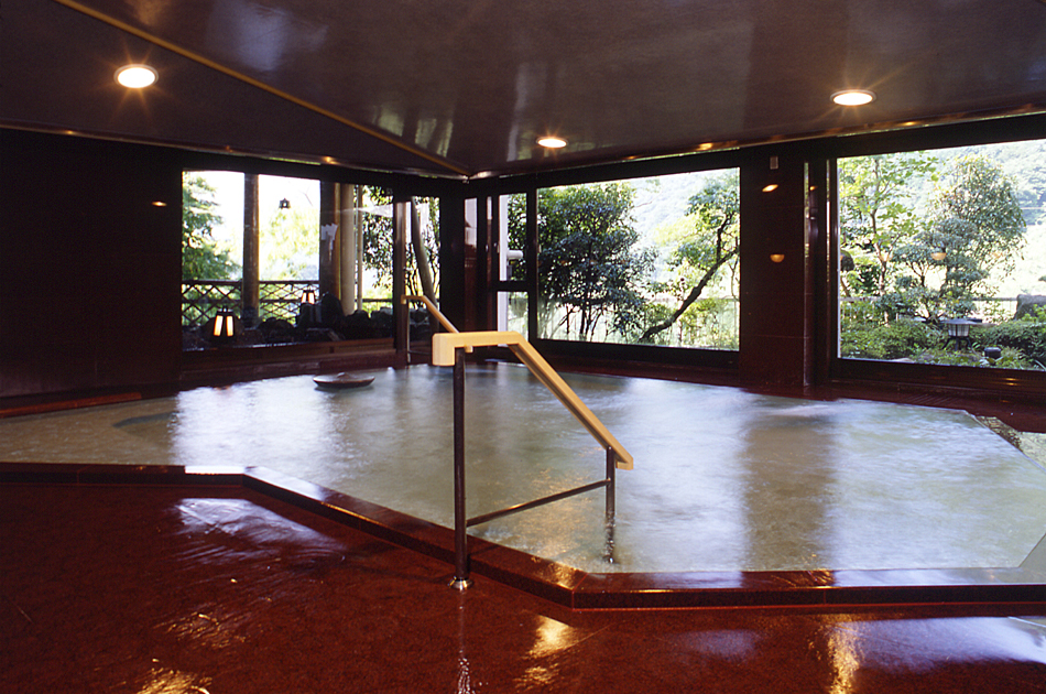 薬師之湯 内風呂「寝風呂・ジャグジー風呂（超音波付き）」